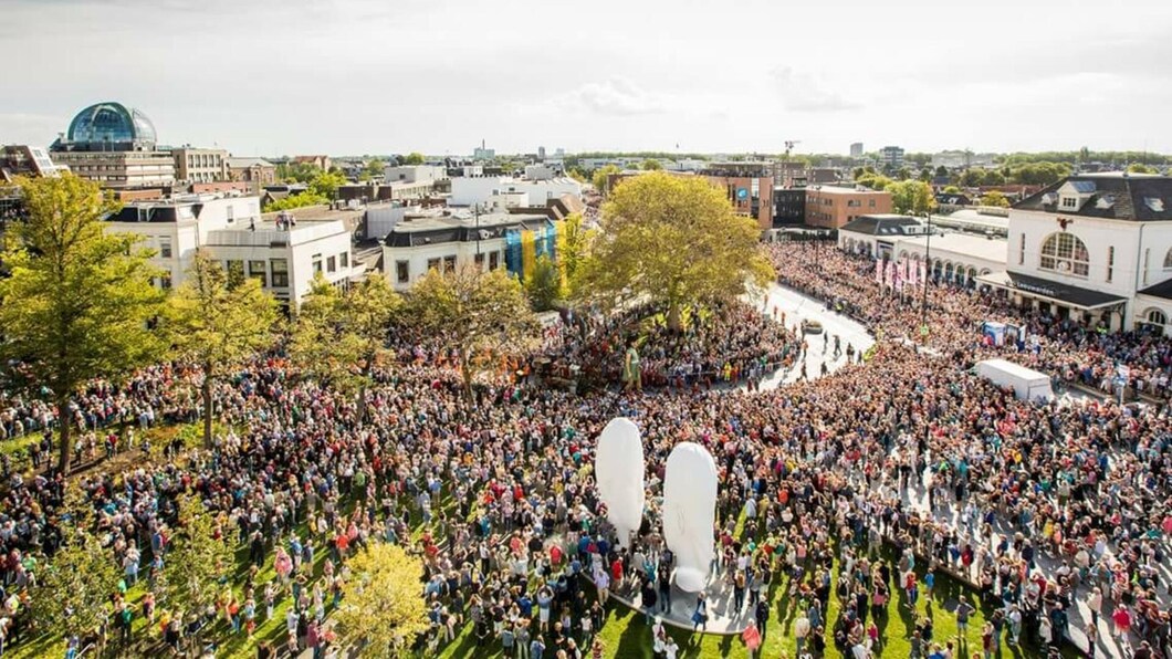 Foto van een grote groep mensen in Leeuwarden tijdens CH2018