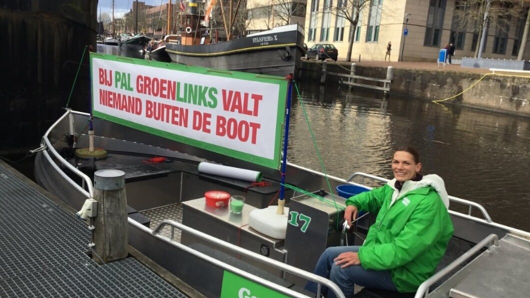 Foto van Petra Vlutters in een elektrische sloep