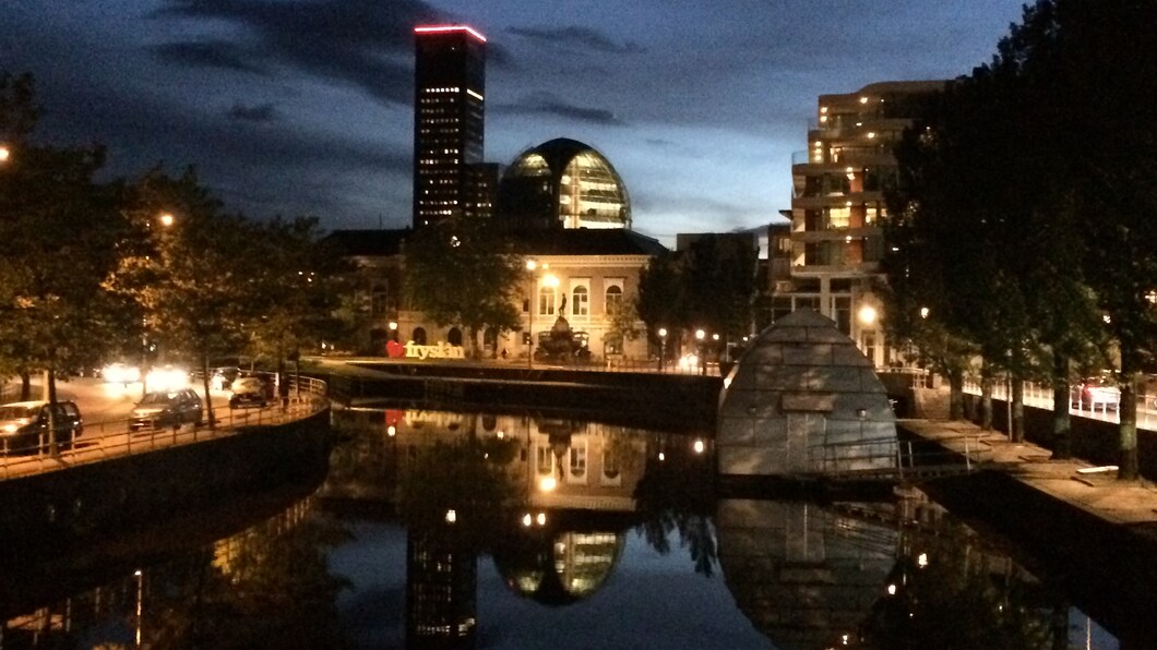 Foto van de Leeuwarder binnenstad in de namdidag/avond