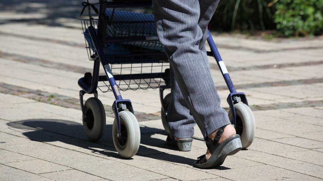 rollator-3480878_1920.jpg