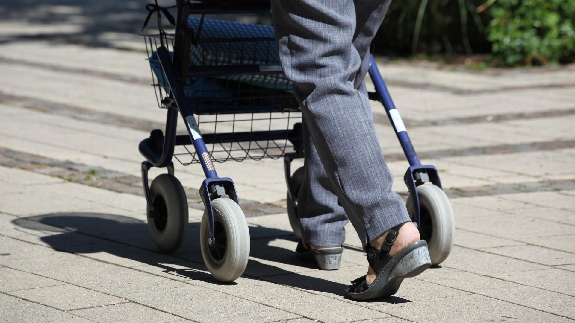rollator-3480878_1920.jpg